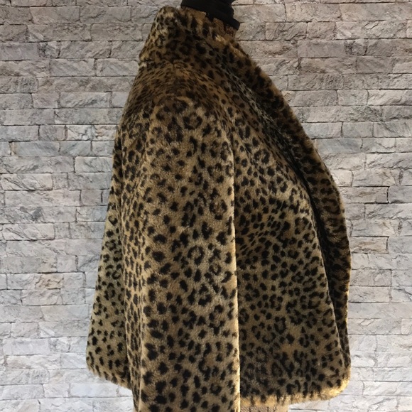 VIA | Faux Short Waisted Leopard Jacket | Small - Picture 5 of 5